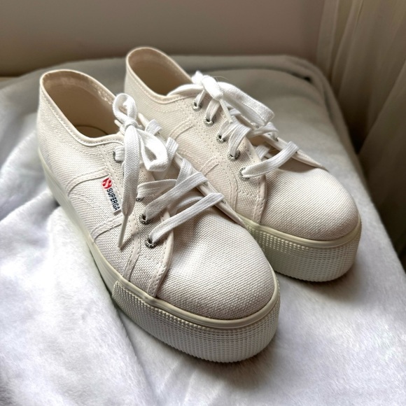 [CLEARANCE/Send Offers] Superga 2790 Platform Sneaker in Optical White - Picture 2 of 9